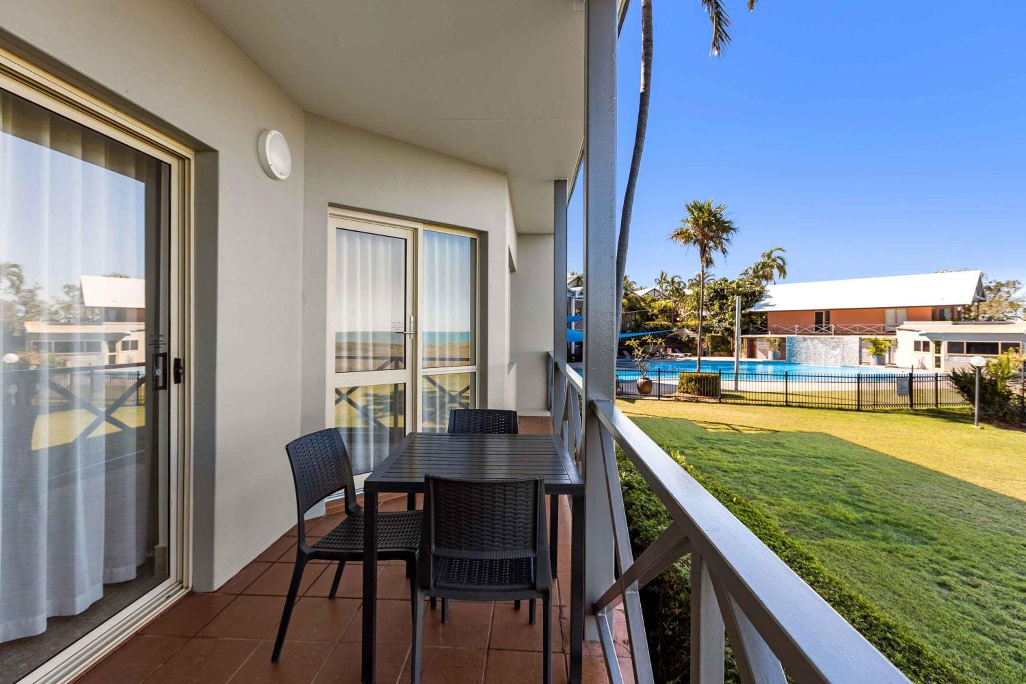 ברום Moonlight Bay Suites מראה חיצוני תמונה