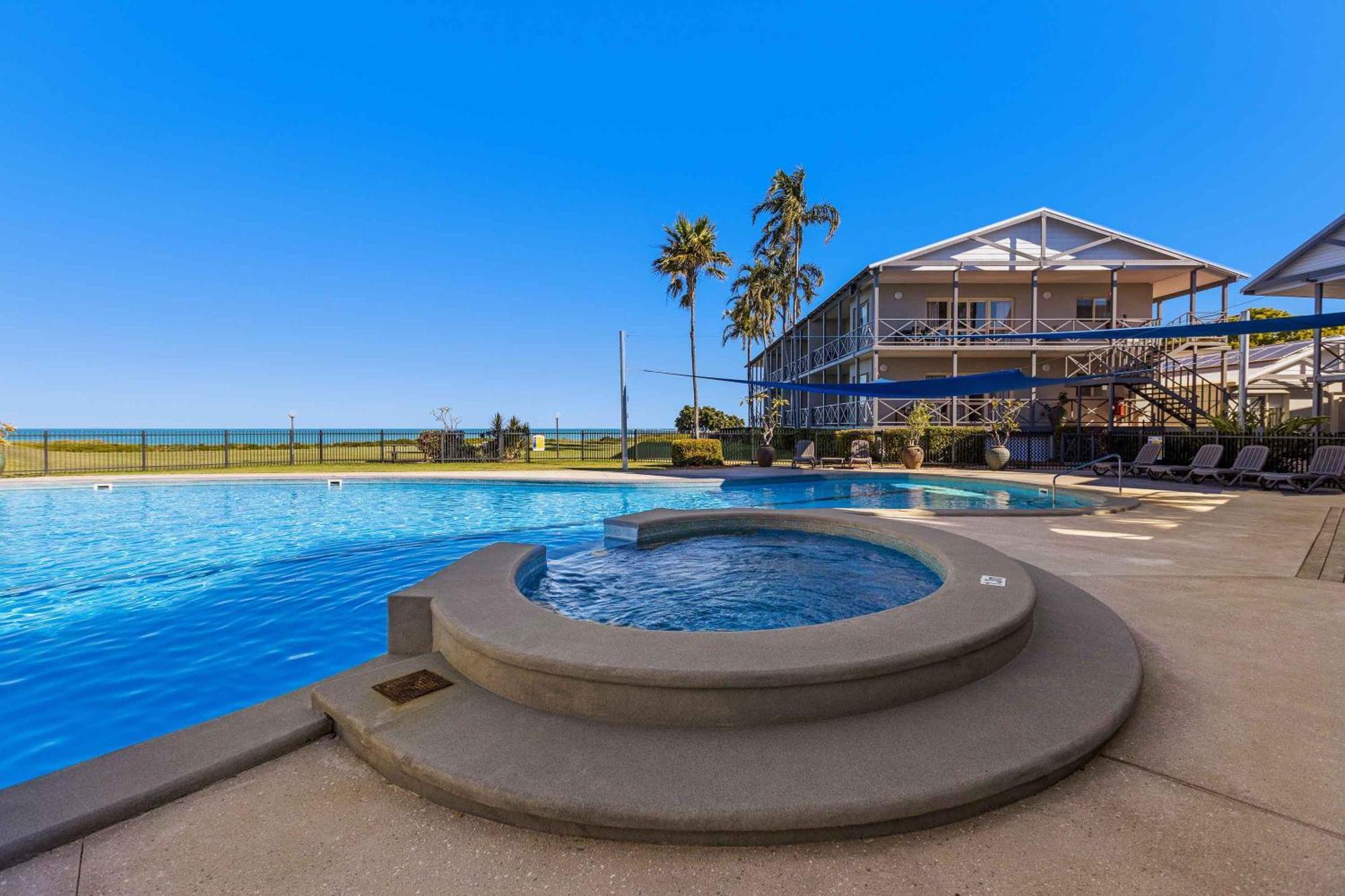 ברום Moonlight Bay Suites מראה חיצוני תמונה