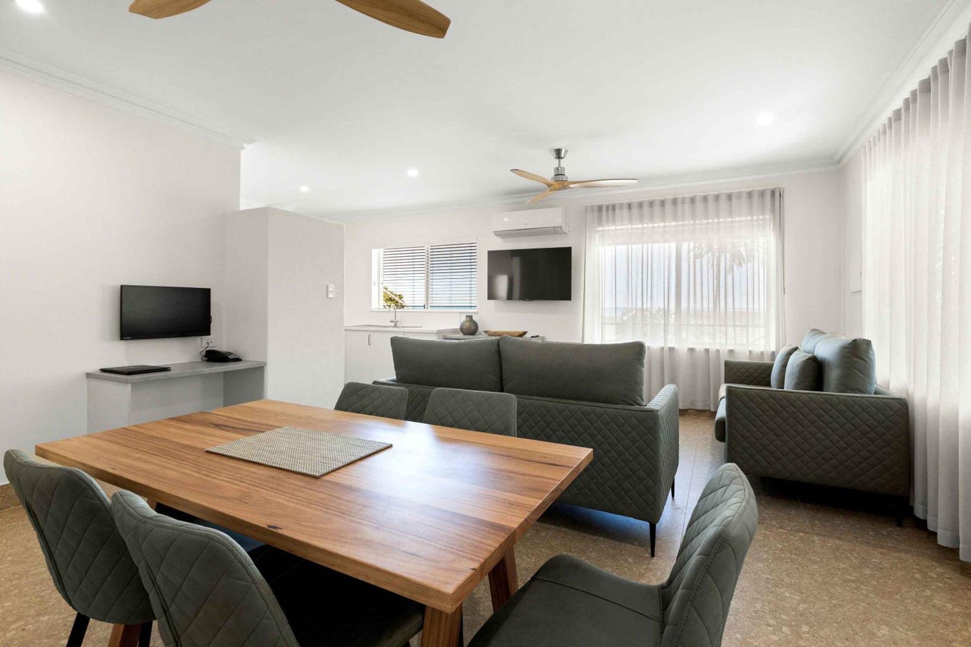 ברום Moonlight Bay Suites מראה חיצוני תמונה