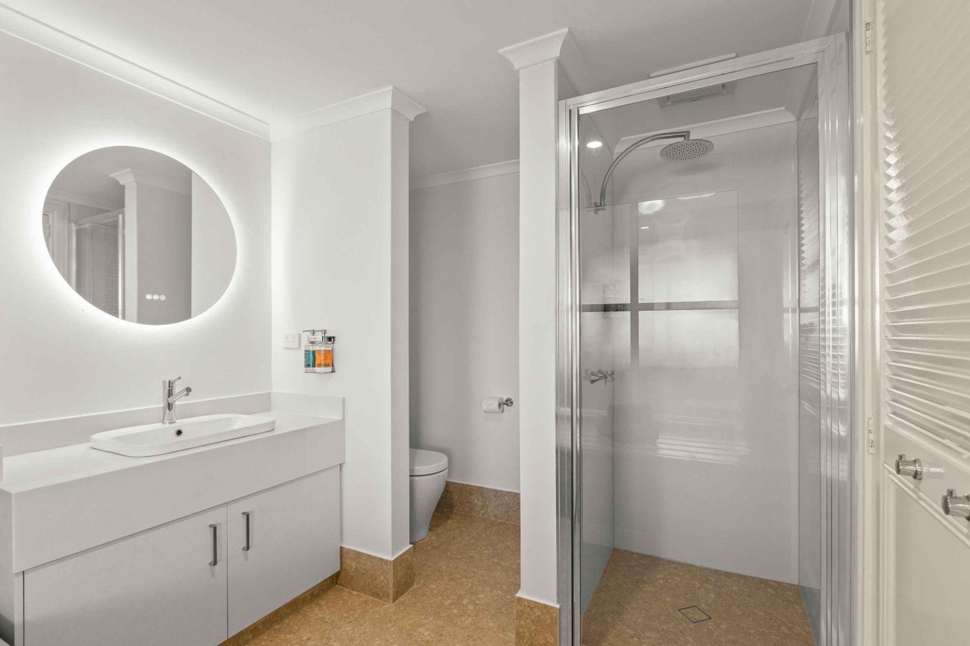 ברום Moonlight Bay Suites מראה חיצוני תמונה