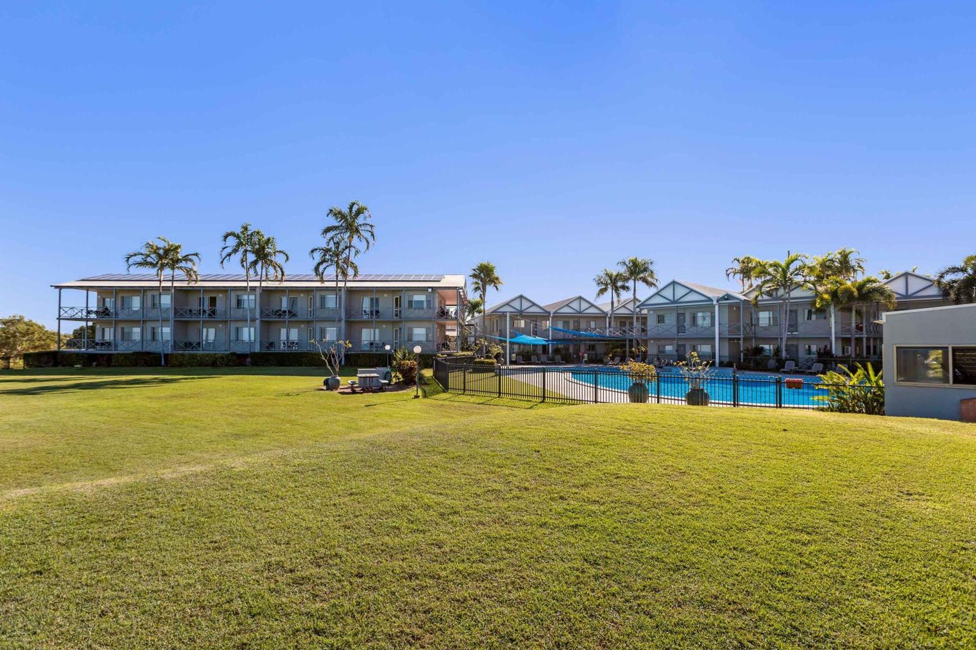 ברום Moonlight Bay Suites מראה חיצוני תמונה