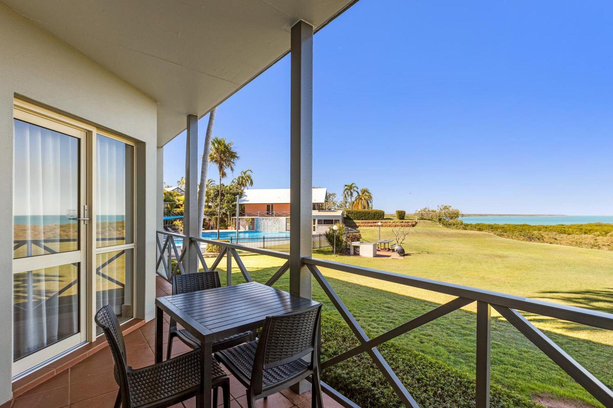 ברום Moonlight Bay Suites מראה חיצוני תמונה