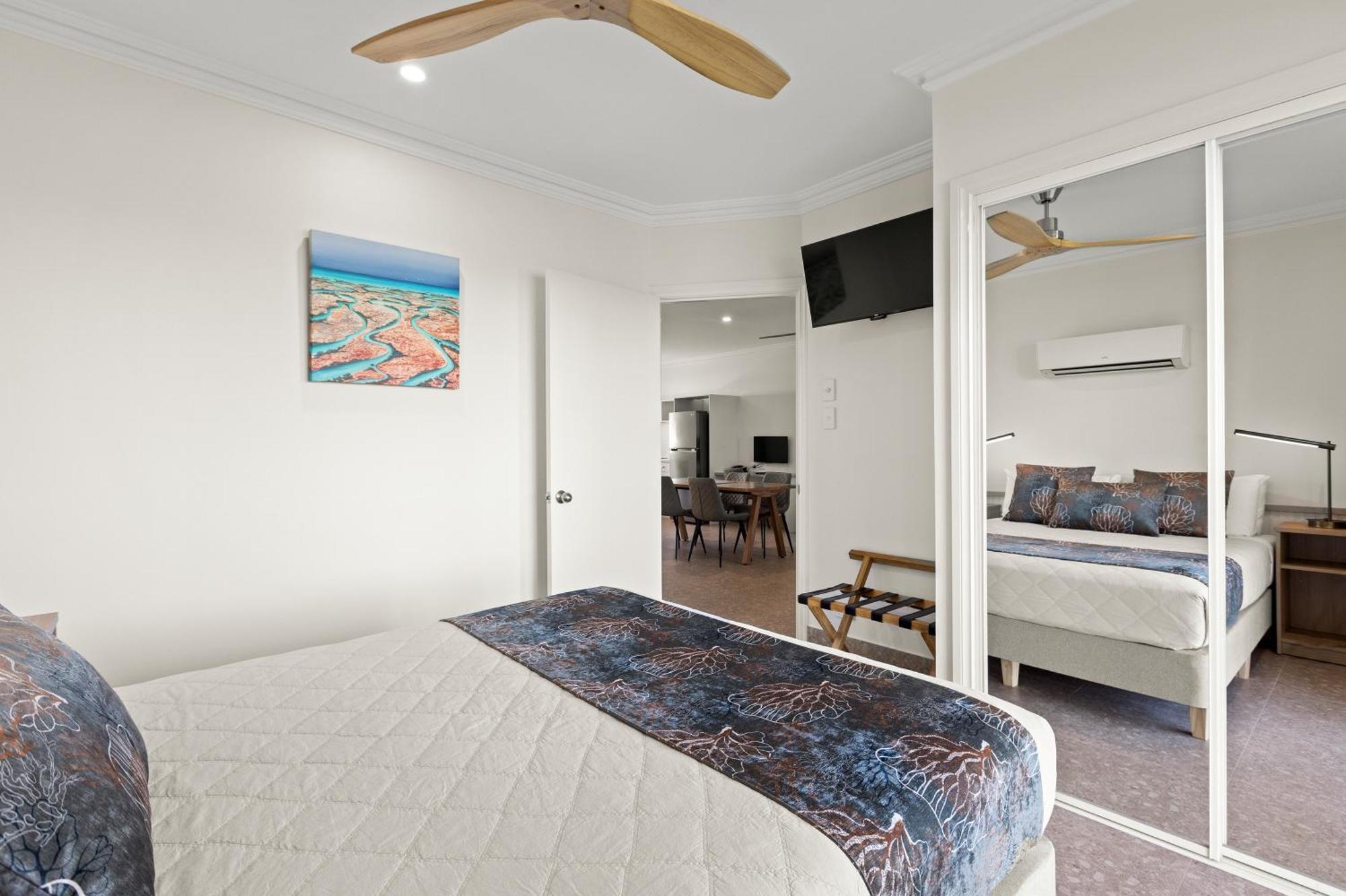 ברום Moonlight Bay Suites מראה חיצוני תמונה