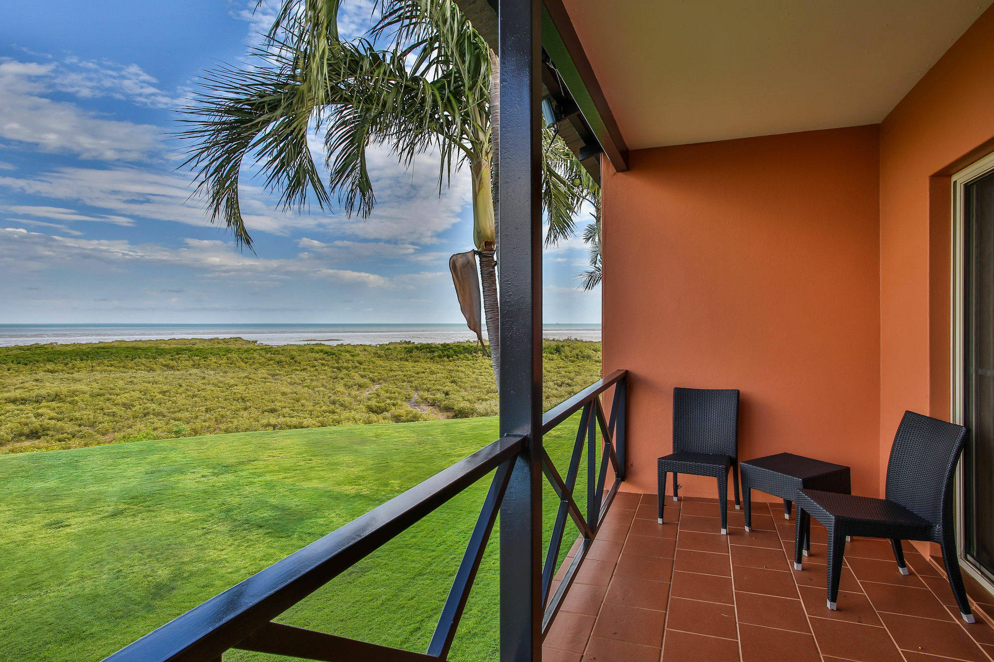 ברום Moonlight Bay Suites מראה חיצוני תמונה