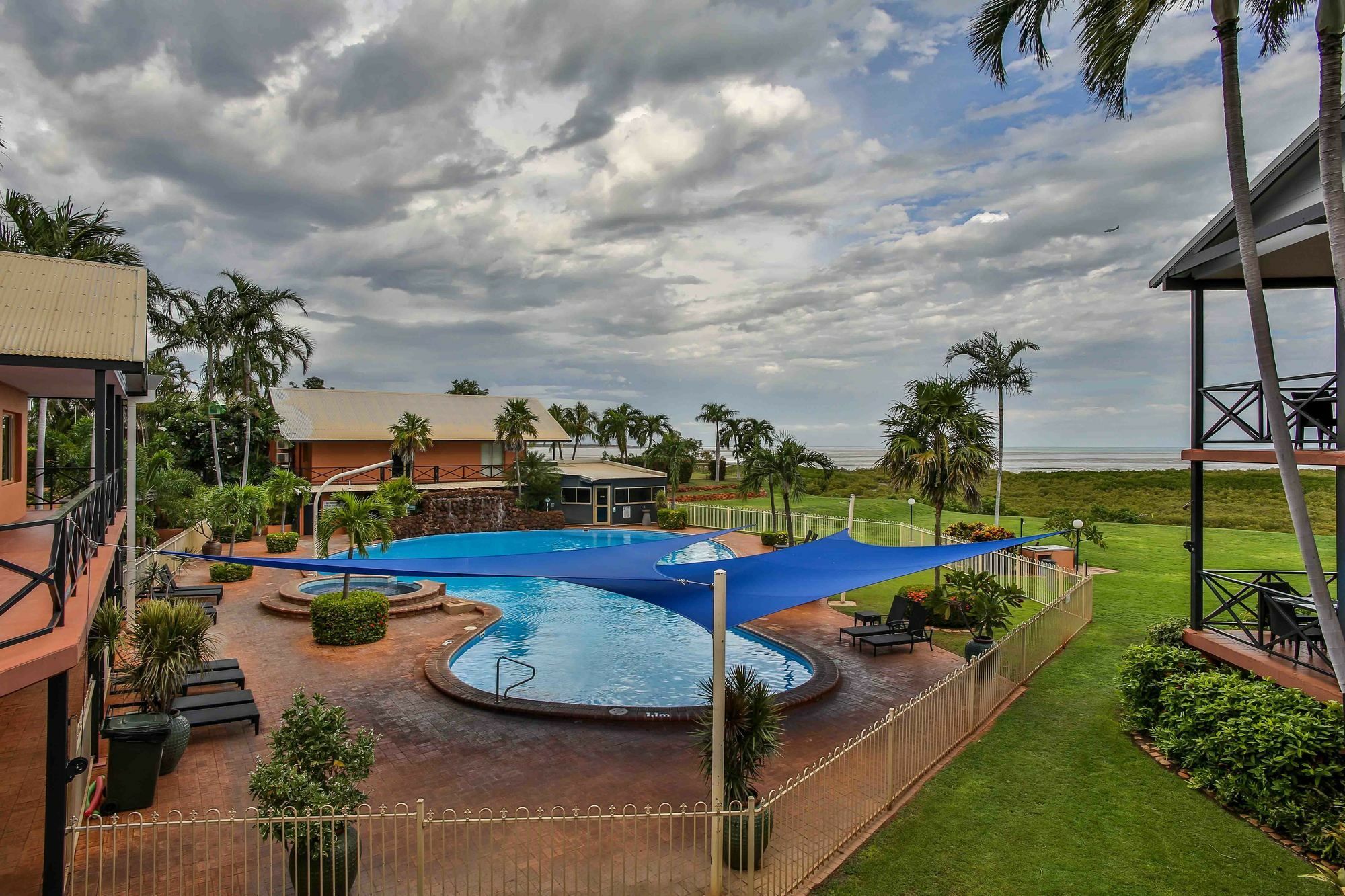 ברום Moonlight Bay Suites מראה חיצוני תמונה