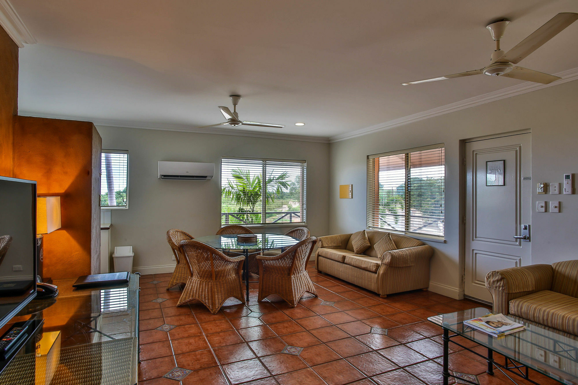 ברום Moonlight Bay Suites מראה חיצוני תמונה