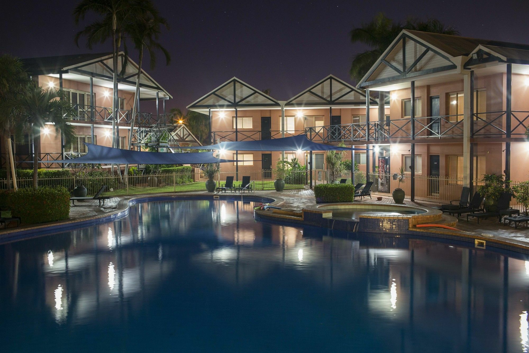 ברום Moonlight Bay Suites מראה חיצוני תמונה