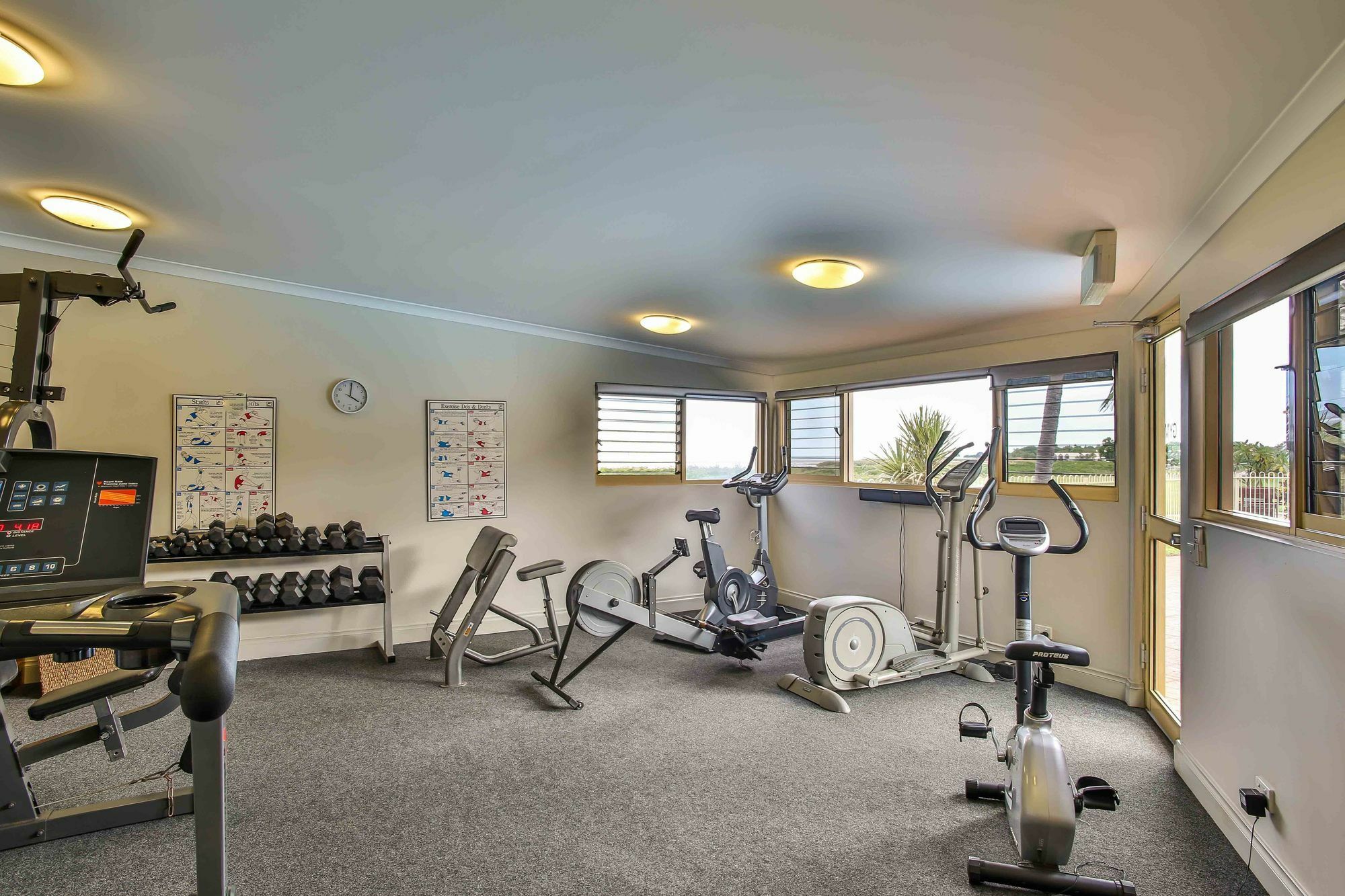 ברום Moonlight Bay Suites מראה חיצוני תמונה