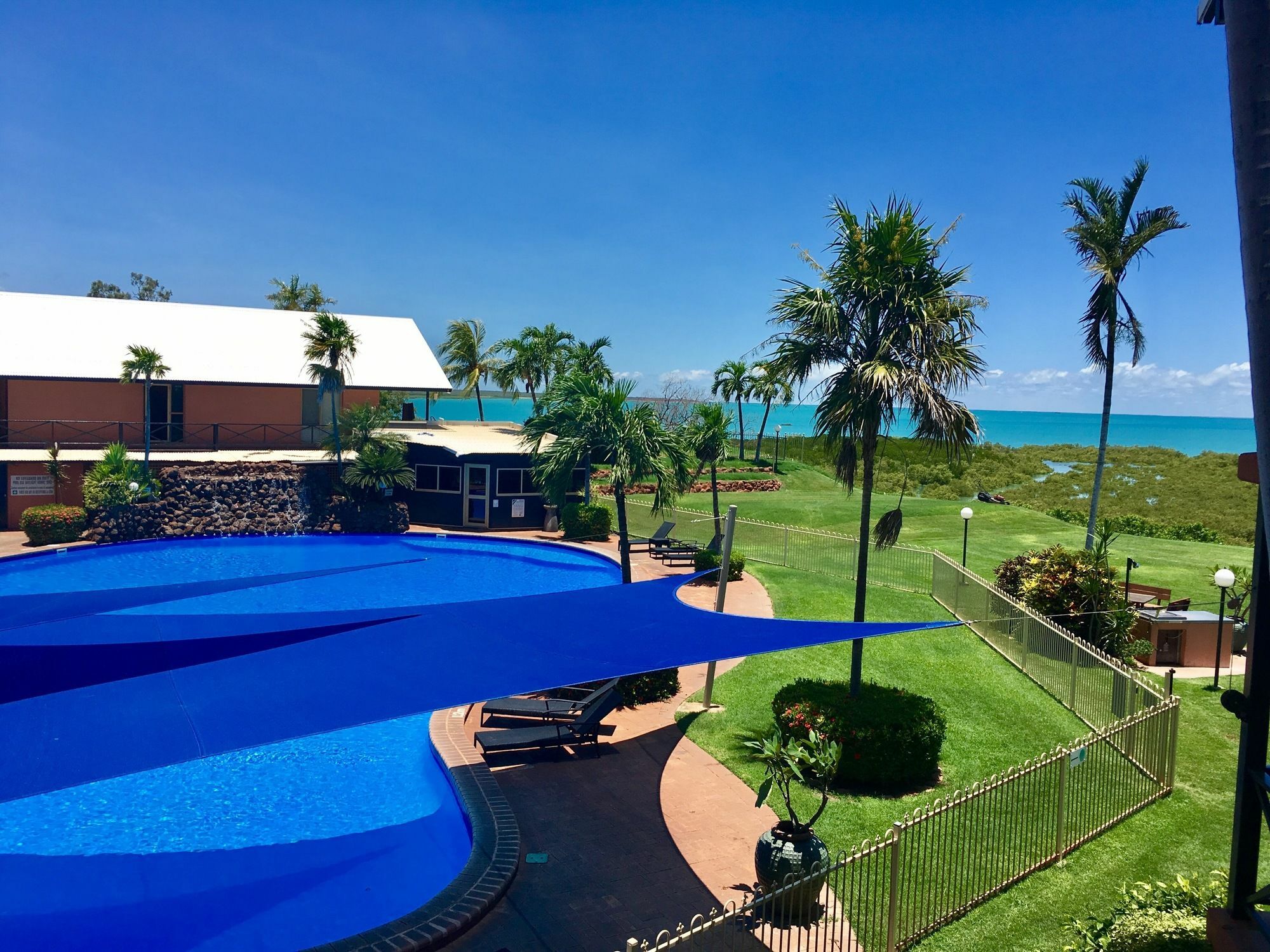 ברום Moonlight Bay Suites מראה חיצוני תמונה
