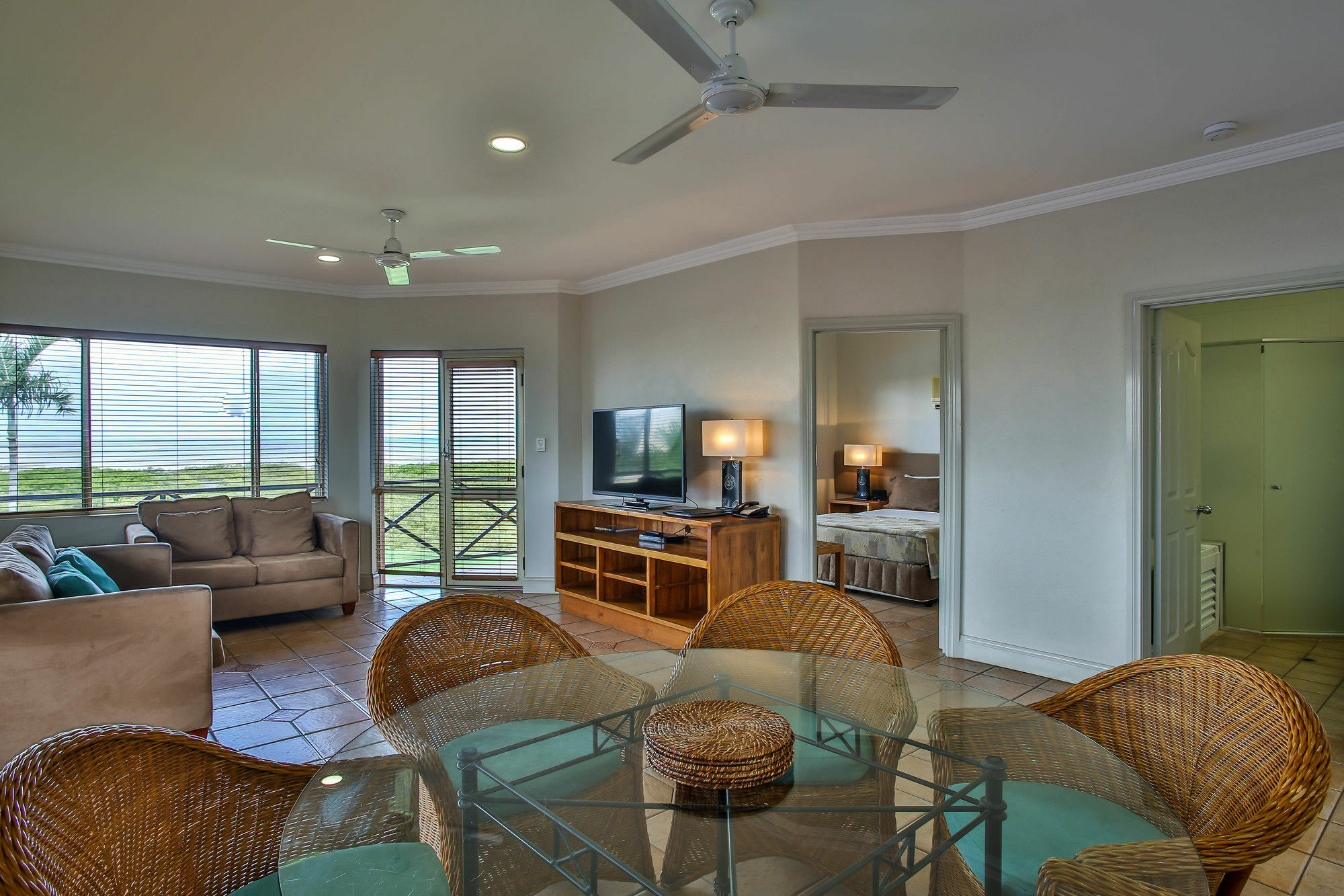 ברום Moonlight Bay Suites מראה חיצוני תמונה