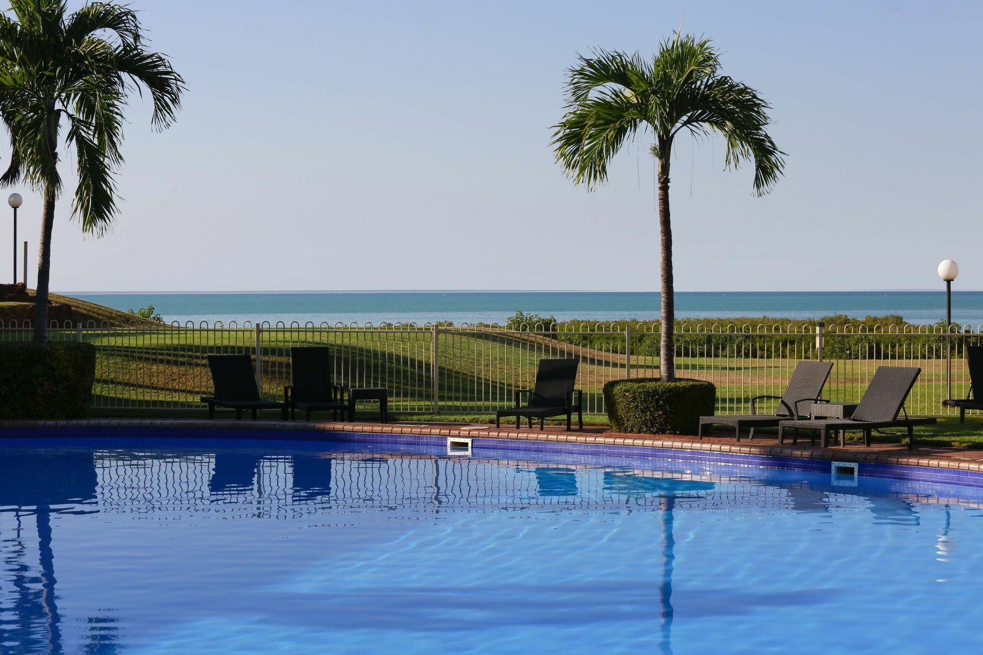 ברום Moonlight Bay Suites מראה חיצוני תמונה